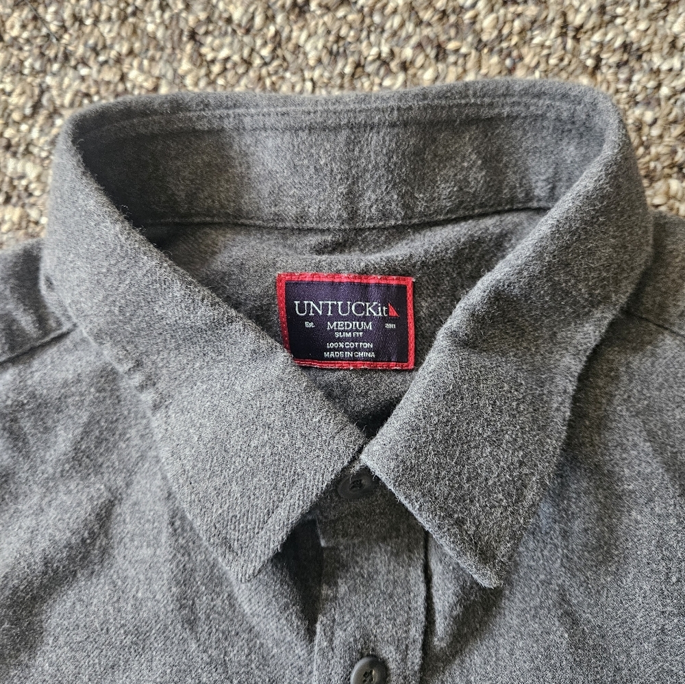 UNTUCKit Brushed Flannel Button Down Size Medium - image 3